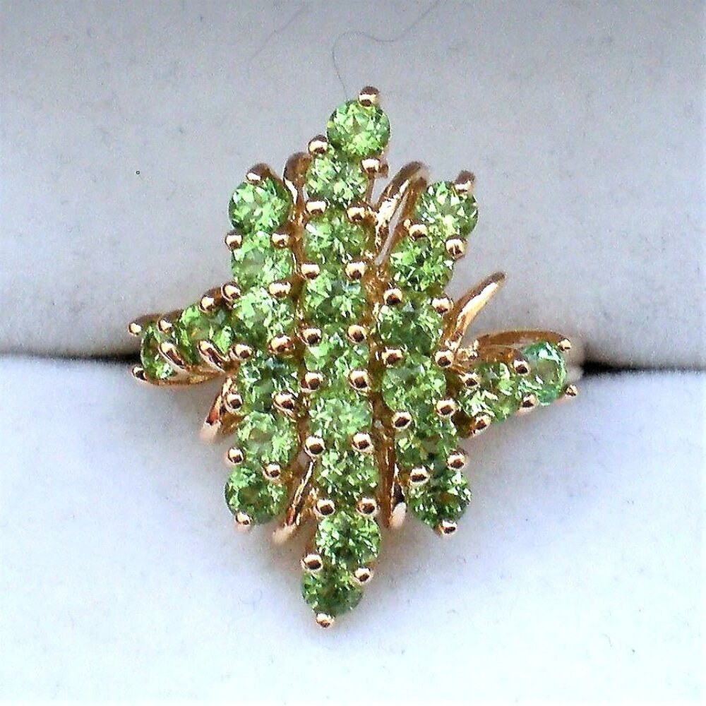 NEW NWOT 14K Yellow Gold Green Peridot Cluster Cocktail Dinner Ring